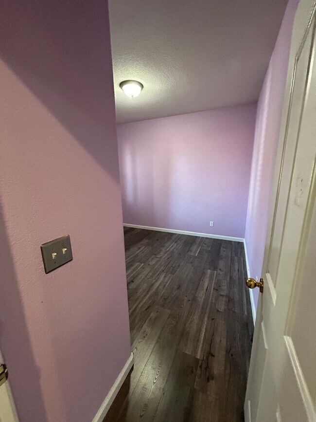 Building Photo - *Wait list full- Currently not accepting applications* 3 Bedroom 2 bathroom with a bonus room in ...