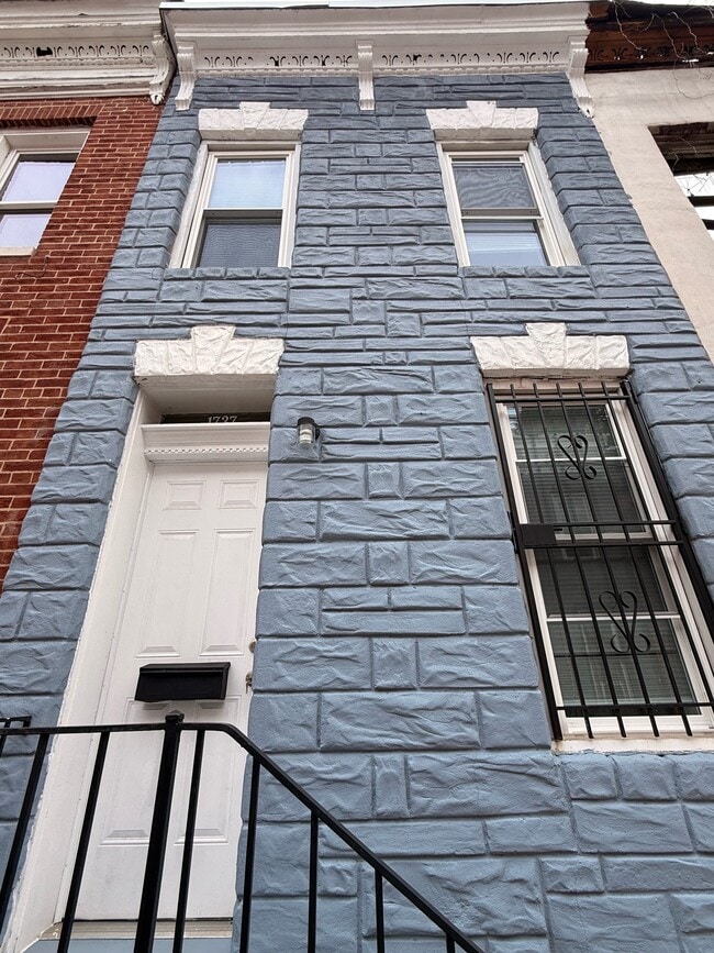 Building Photo - 1737 N Dallas St