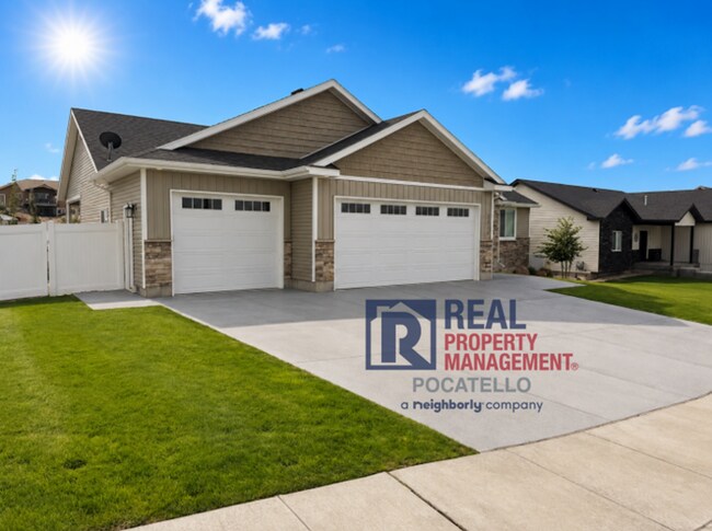 Building Photo - 2319 Siena Dr