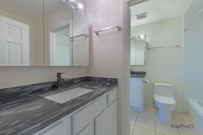 Building Photo - 110 N Waterford Dr
