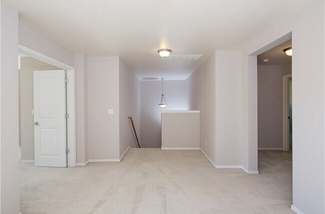 Building Photo - 3 bedroom Townhome in Renton Highlands