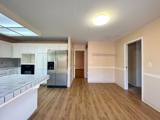 Building Photo - 1727 Coralee Dr