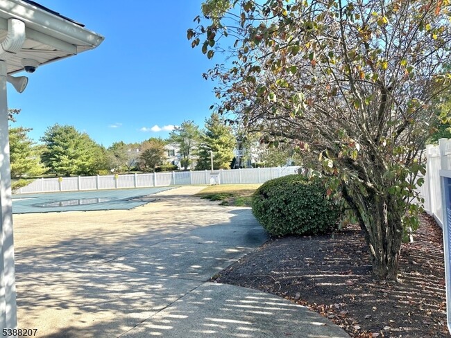 Building Photo - 184 Milkweed Ct