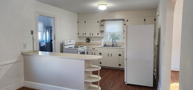 Building Photo - For Rent