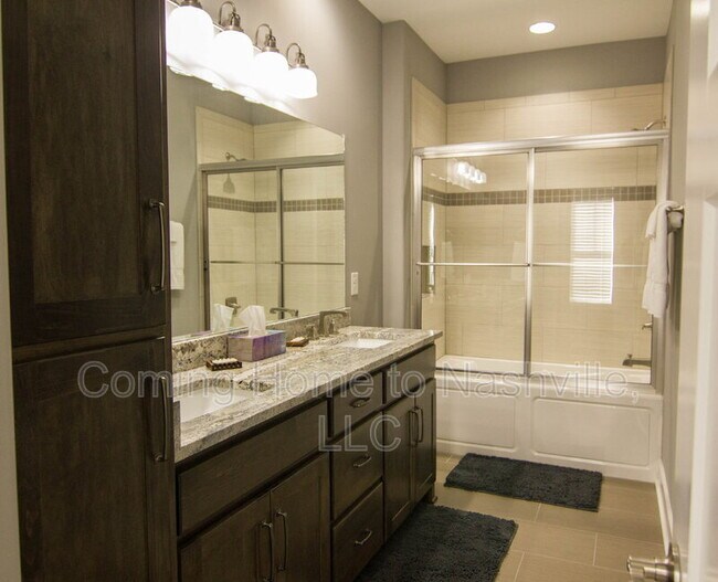 Building Photo - 910 11th Ave N