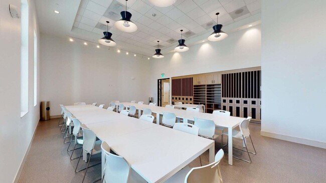 Building Photo - 4823 St Armands Way