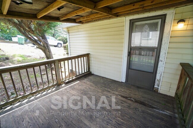 Building Photo - 1405 6th Ave