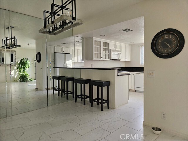 Building Photo - 505 S Farrell Dr