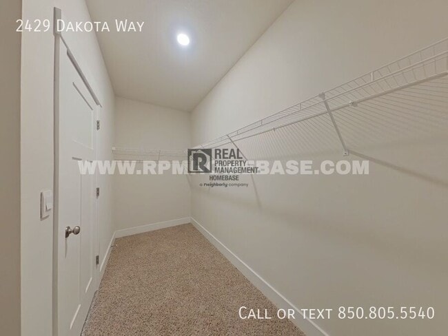 Building Photo - 2429 Dakota Wy