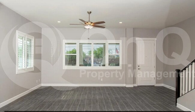 Building Photo - 1028 E Curry Rd