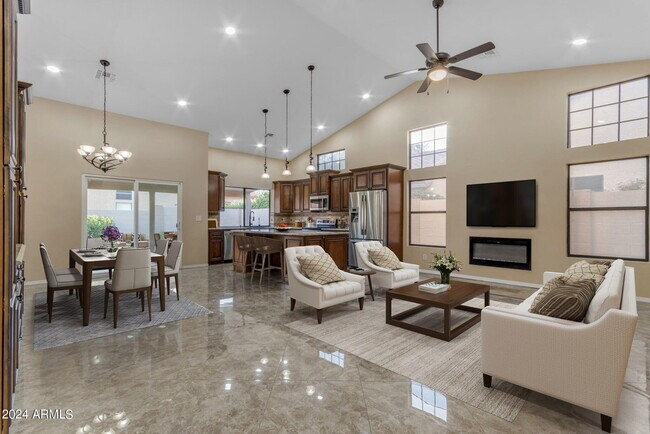 Building Photo - 387 W Larona Ln
