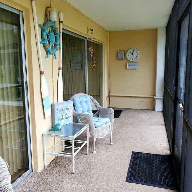 Building Photo - 2BR/2BA Ground Level Condo in Venice Ave C...