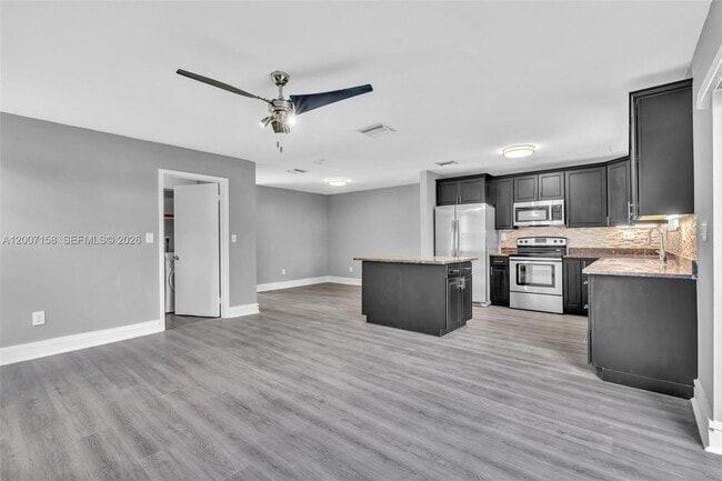 Building Photo - 14212 NE 4th Ave