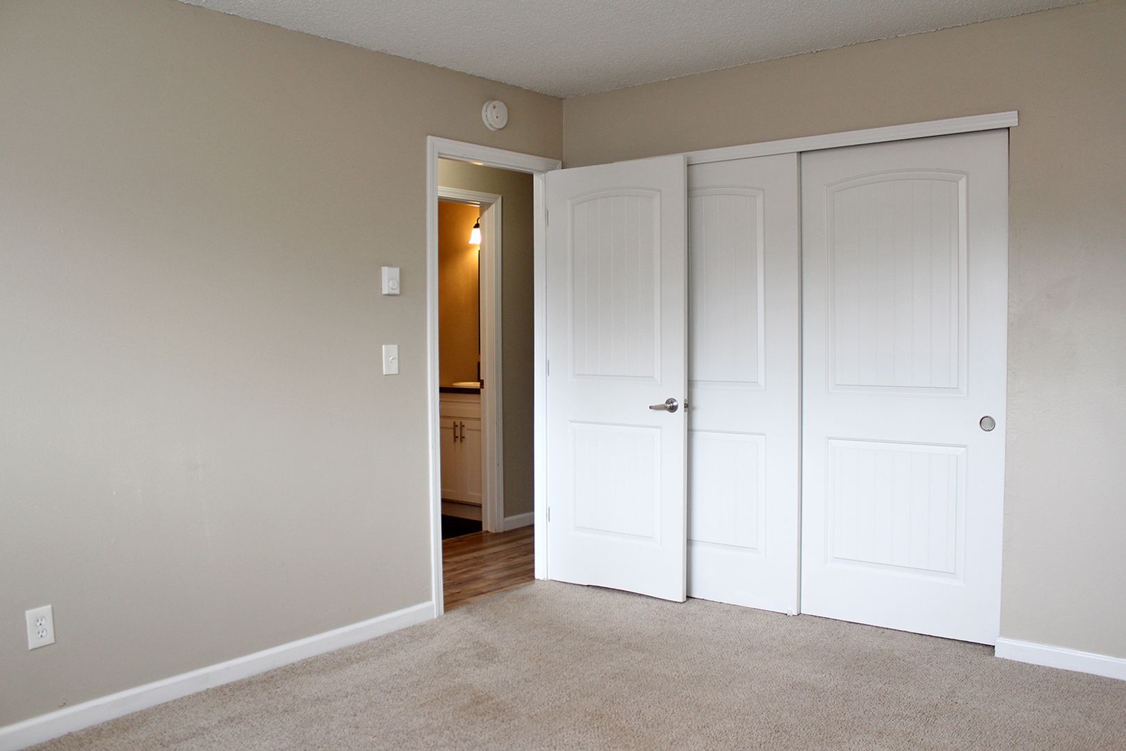 Building Photo - 4609-4609 NE Killingsworth St