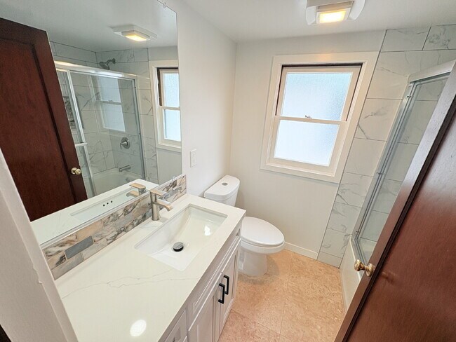 Building Photo - 2/Bed 1 Bath Beach Front Cottage