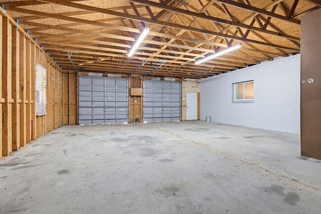 Building Photo - 908 Rock Creek Ave