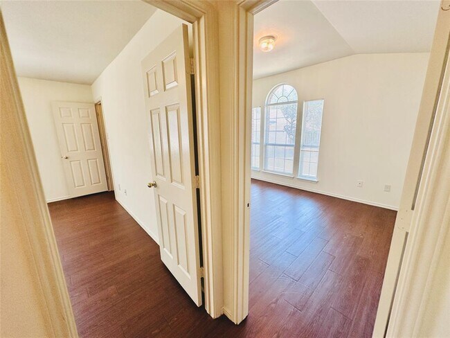 Building Photo - 1800 Tolstoy Cir