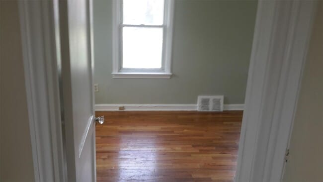 Building Photo - 8576 Manor St