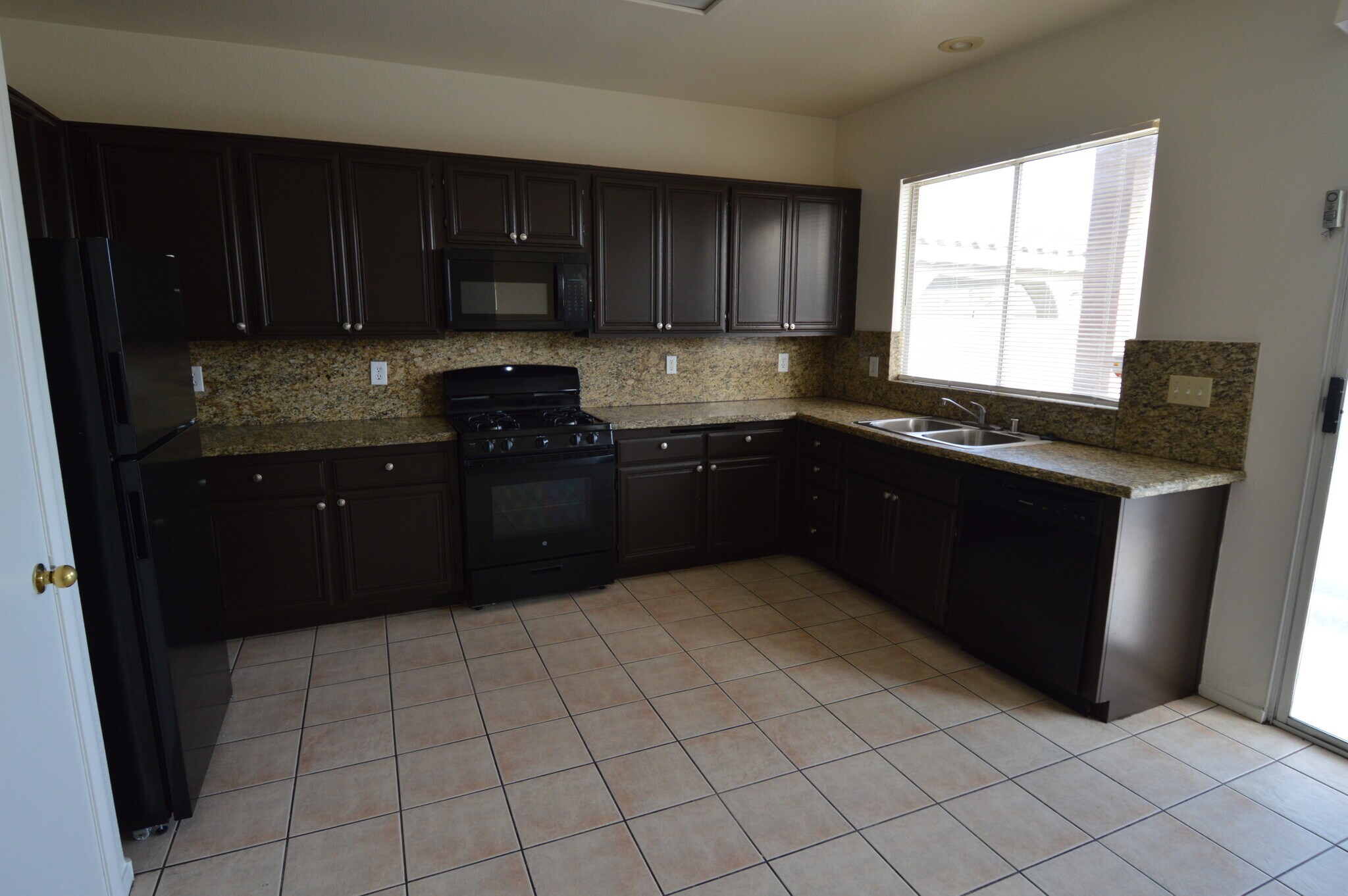 Building Photo - 3632 Sable Palm St