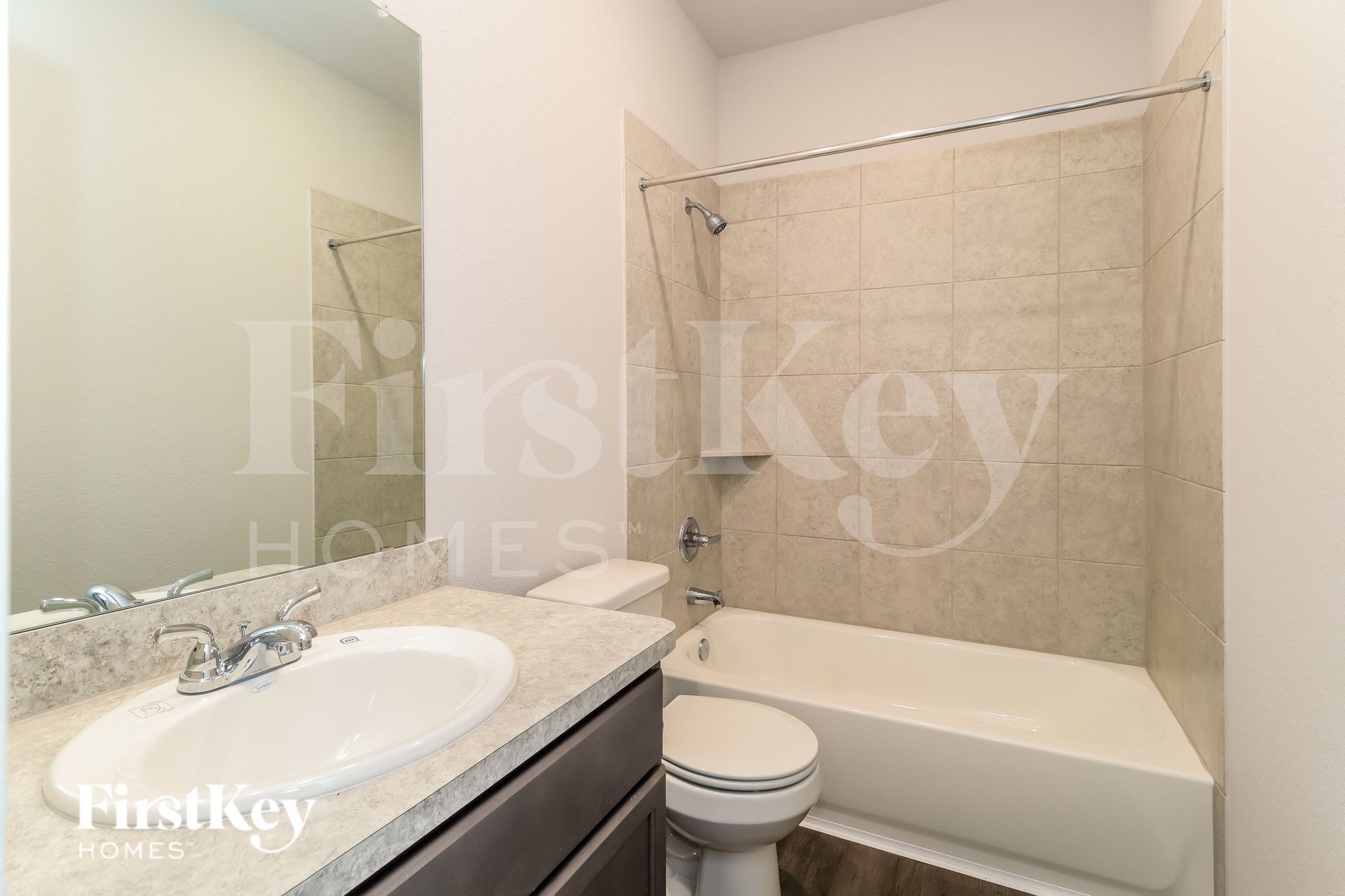 Building Photo - 14755 Country Club Dr