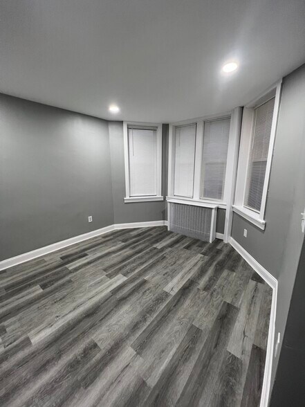 Living room - 3240 W Polk St