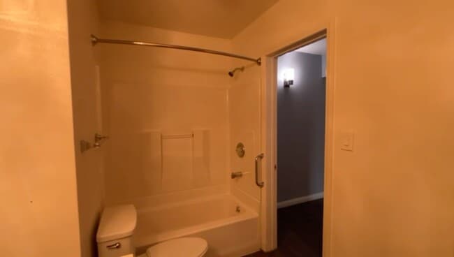 Building Photo - 1539 Pumalo St E