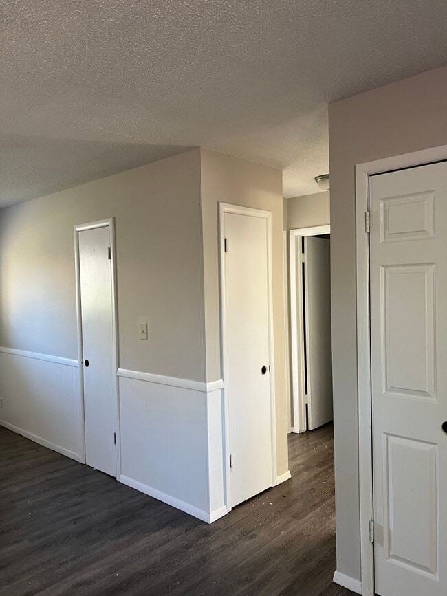 Building Photo - Remodeled 2 bedroom, 1 bathroom duplex