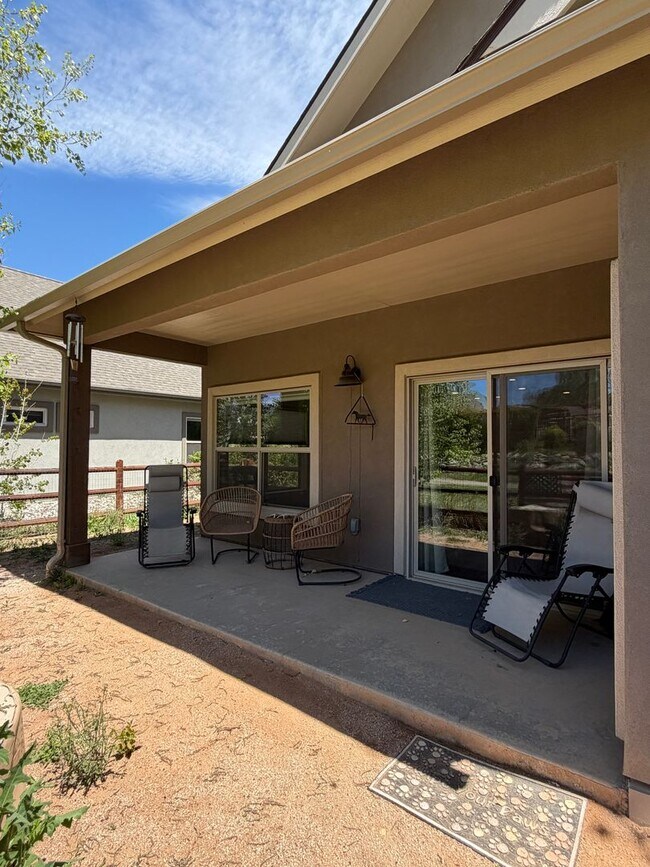 Building Photo - Three Bedroom Two Bath Ironbridge Home
