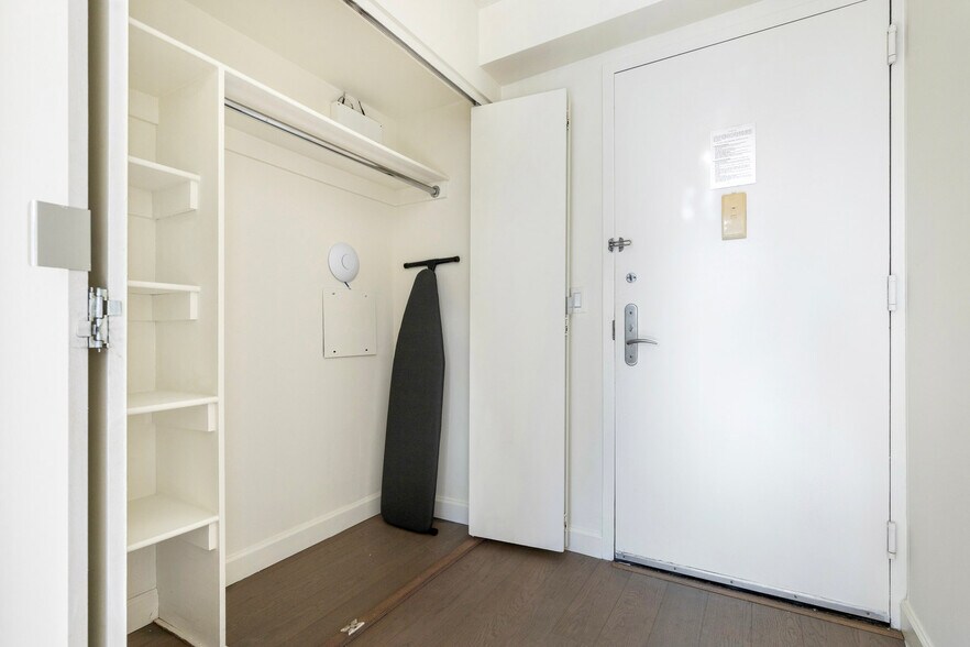 Building Photo - 561 10th Ave