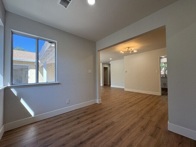 Building Photo - Modern Oasis in the Heart of Los Altos – U...