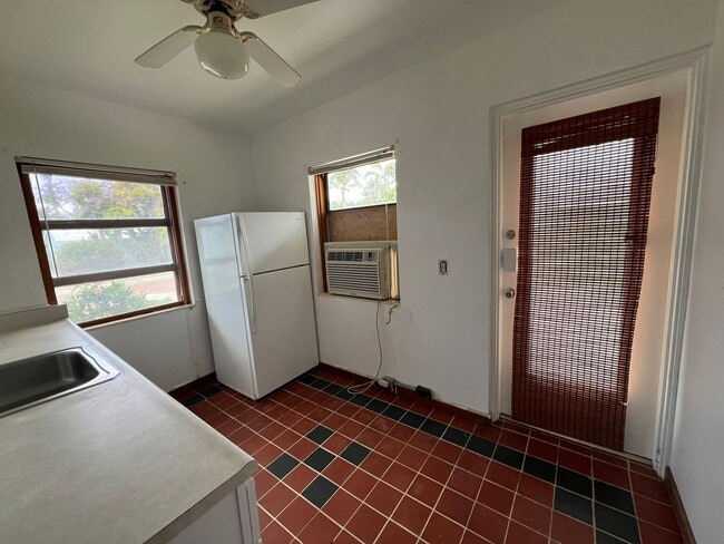 Building Photo - $1,375 ** Annual Lease ** 1 Bedroom / 1 Ba...