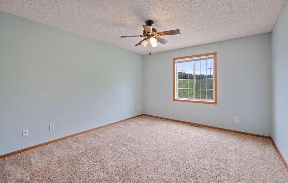 large bedrooms - 12476 43rd St NE