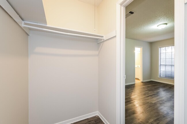 Building Photo - 4520 Northwood Hills Dr