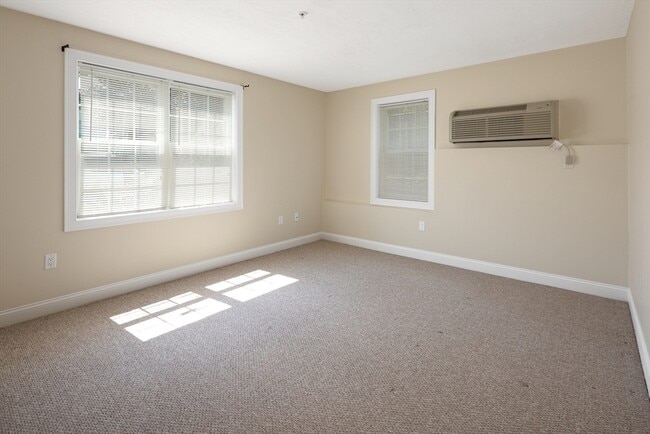 Building Photo - 245 Willard St