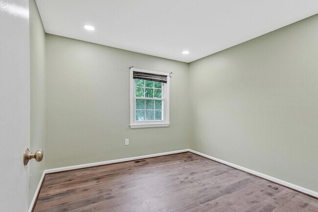 Building Photo - 1675 Ridgely Ct