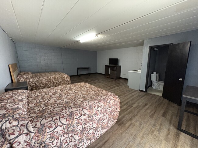 Building Photo - 711 Pasadena Fwy