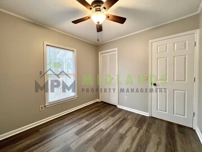 Building Photo - 237 Devonport Dr