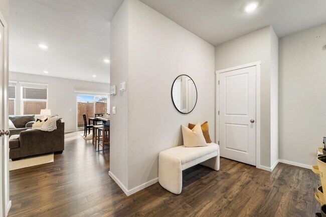 Building Photo - Beautiful Home in Puyallup