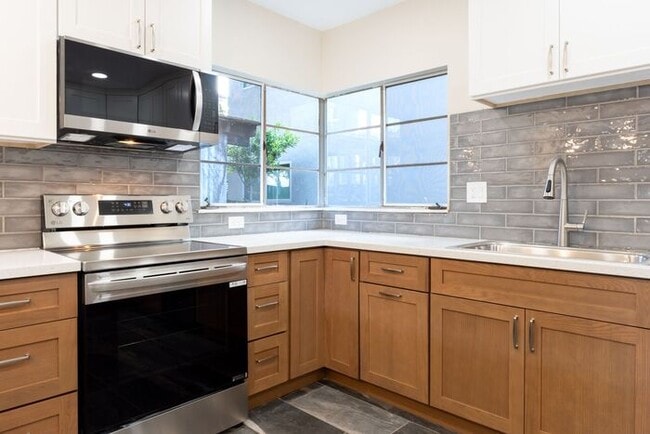 Building Photo - Thoughtfully Updated 2 bedroom Home in Pacific Grove