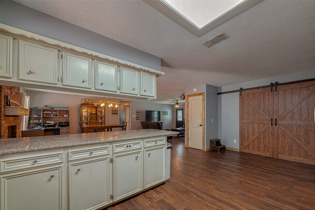 Building Photo - 109 Fox Hollow Dr