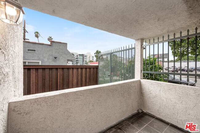 Building Photo - 1425 Centinela Ave