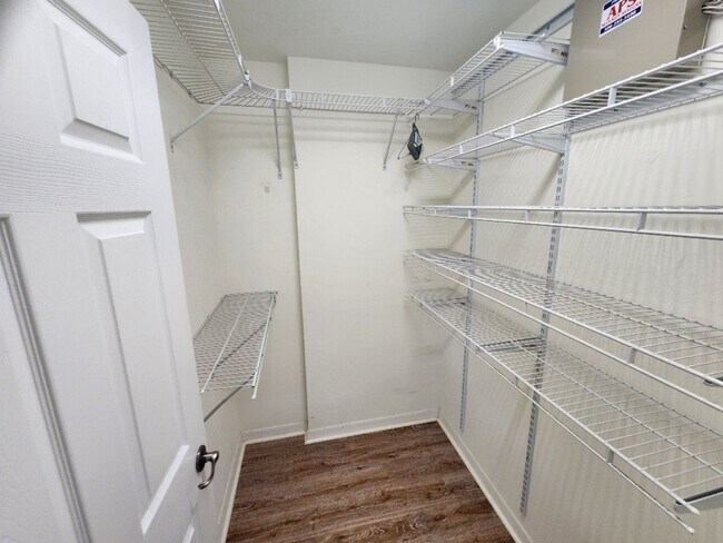 Building Photo - Beautiful Turnbull Estates 4 Bedroom Home