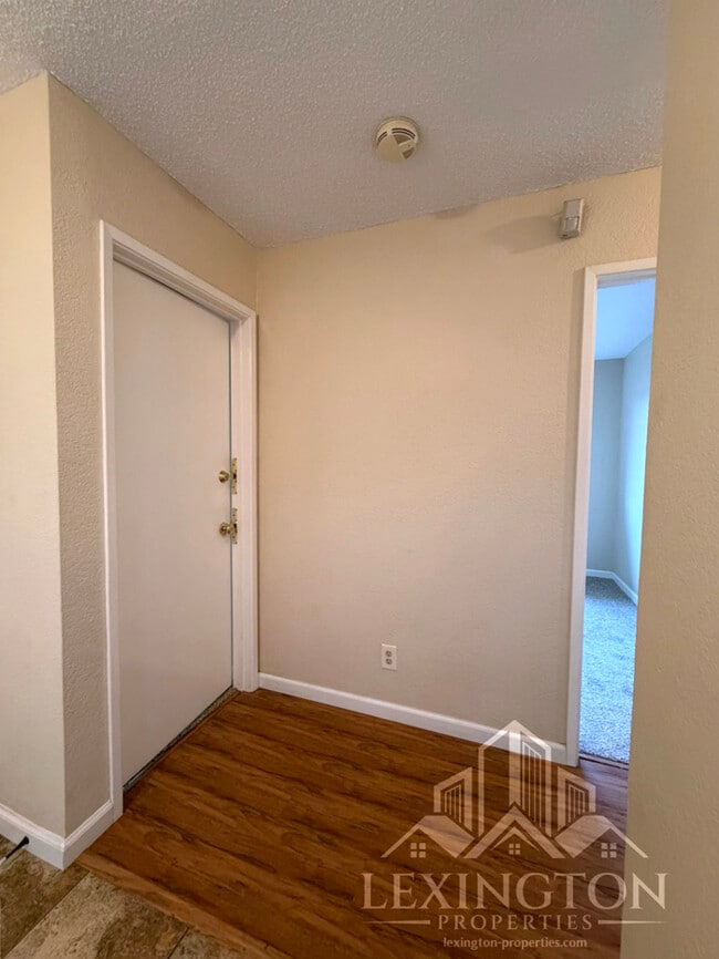 Building Photo - Beautifully Updated, 3BD/2BA Home in Larchmont Sunriver, off Sunrise Blvd. and Coloma Rd.