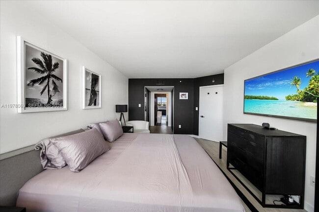 Building Photo - 650 West Ave