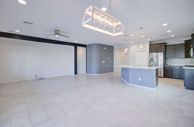 Building Photo - 6570 W Sonoma Way