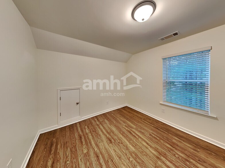 Building Photo - 32 Landsdown Xing