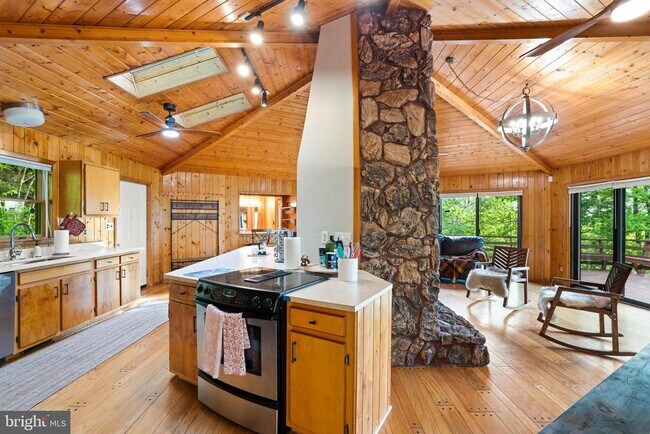 Building Photo - 116 Mossy Rock Ln