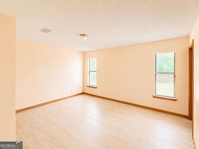 Building Photo - 603 Plantation Village Dr
