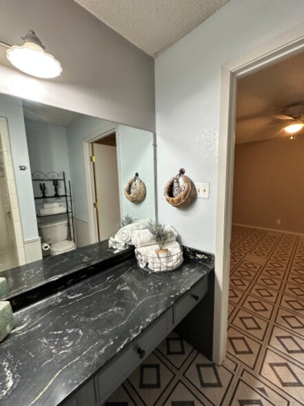 Building Photo - 7418 Meadow Cliff St