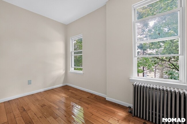 Building Photo - 17 Grand St